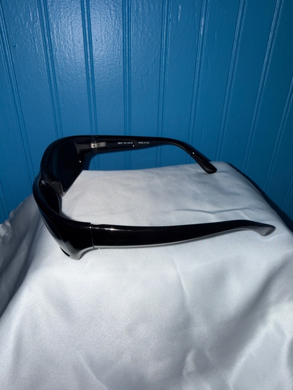 Maui Jim MJ-103-02 Sunglasses with Black Frame and Dark Lenses Made in Italy - Picture 5 of 7